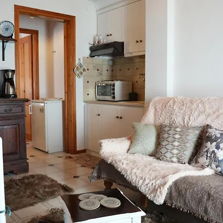 Boutique Retreat - Peaceful Mountain View 아파트